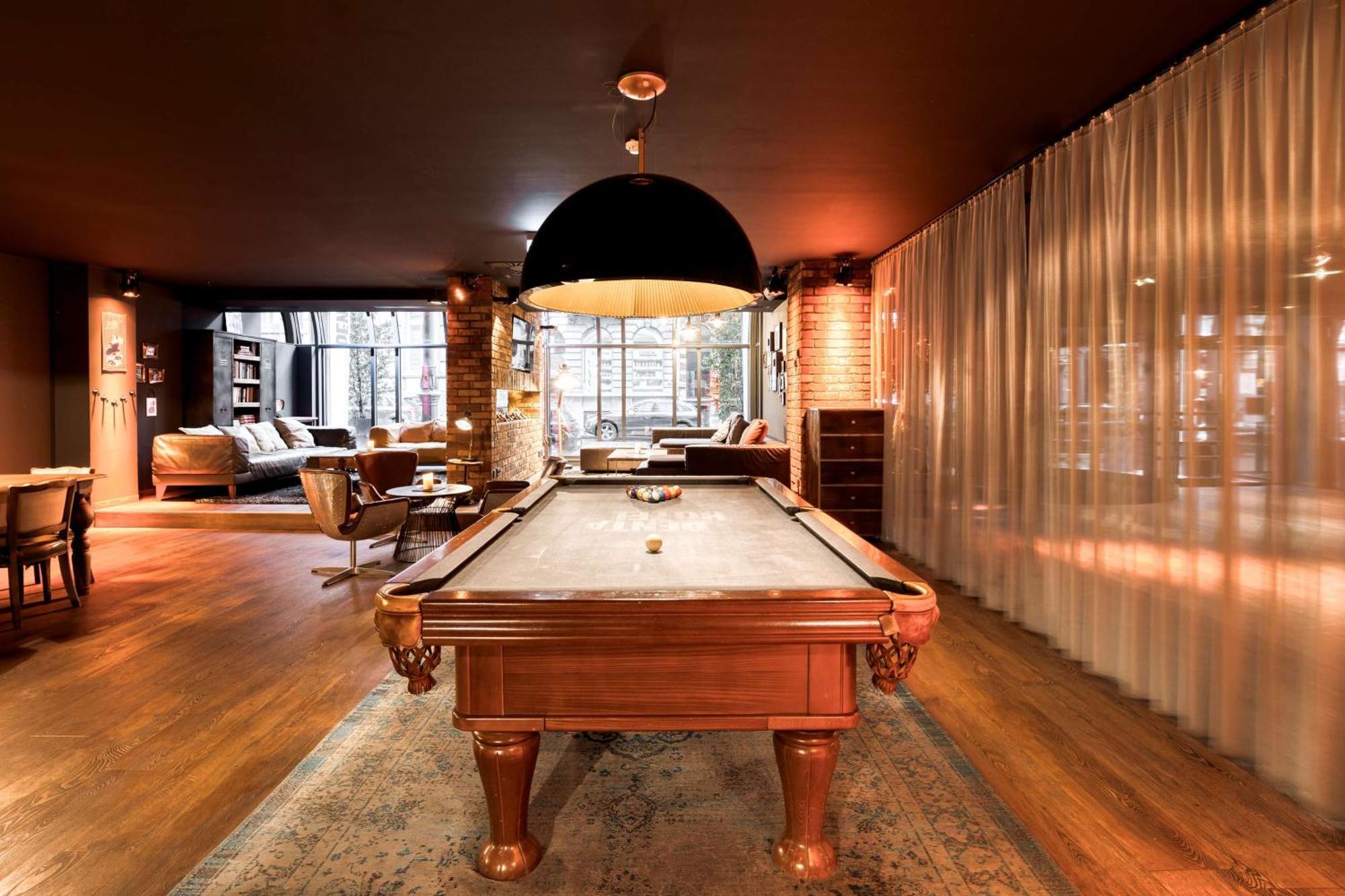 Khách sạn Pentahotel Brussels Centre 4*