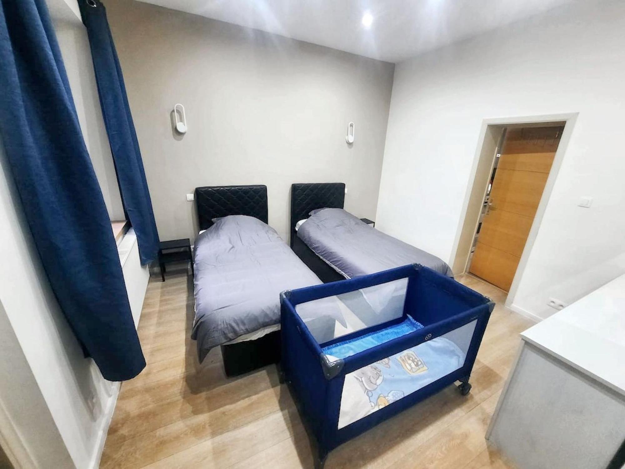 Apartment Modern In Molenbeek-saint-jean / 77 M² / Parking *