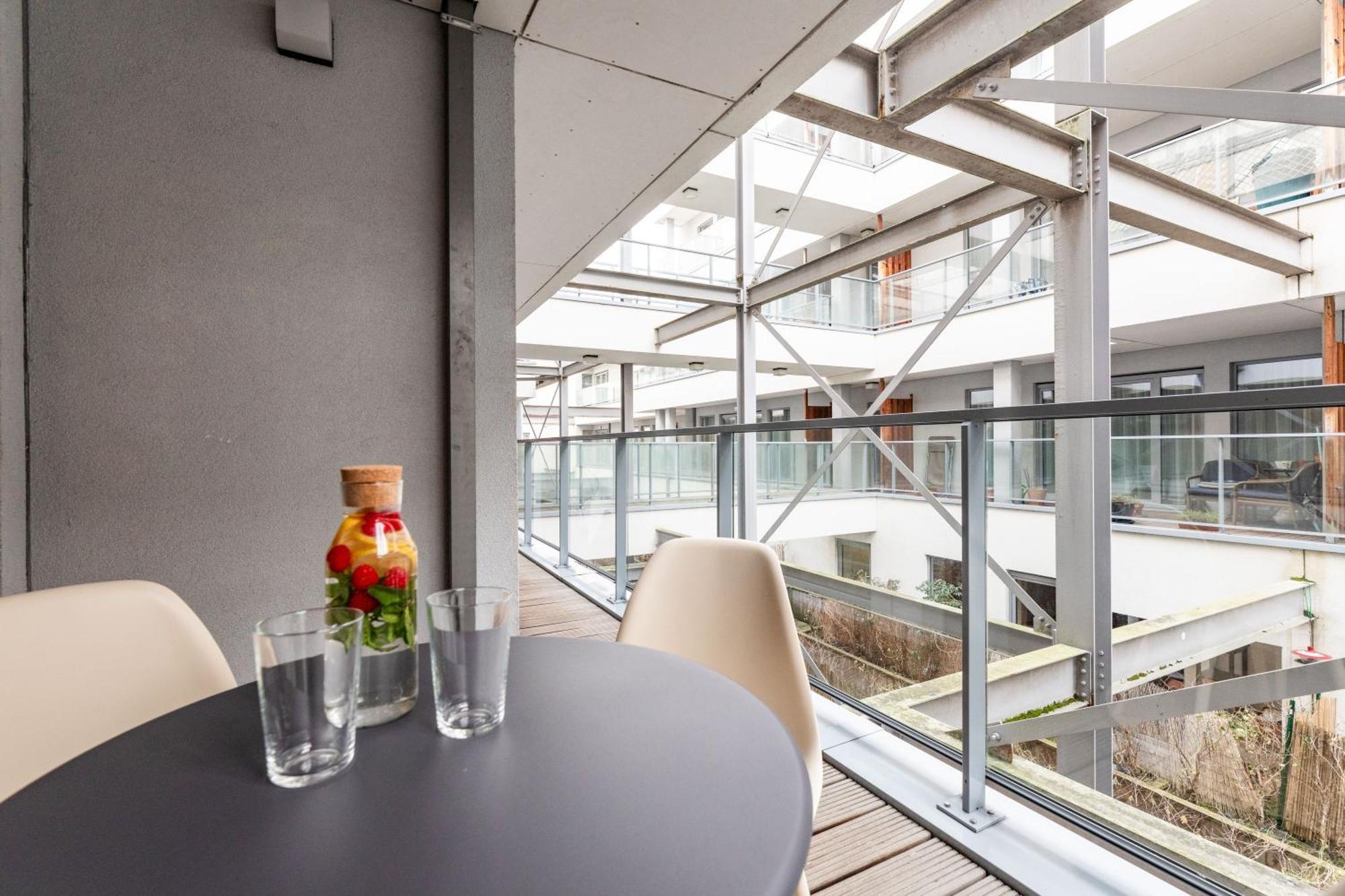 Contemporary Comfort In The Heart Of The Apartment