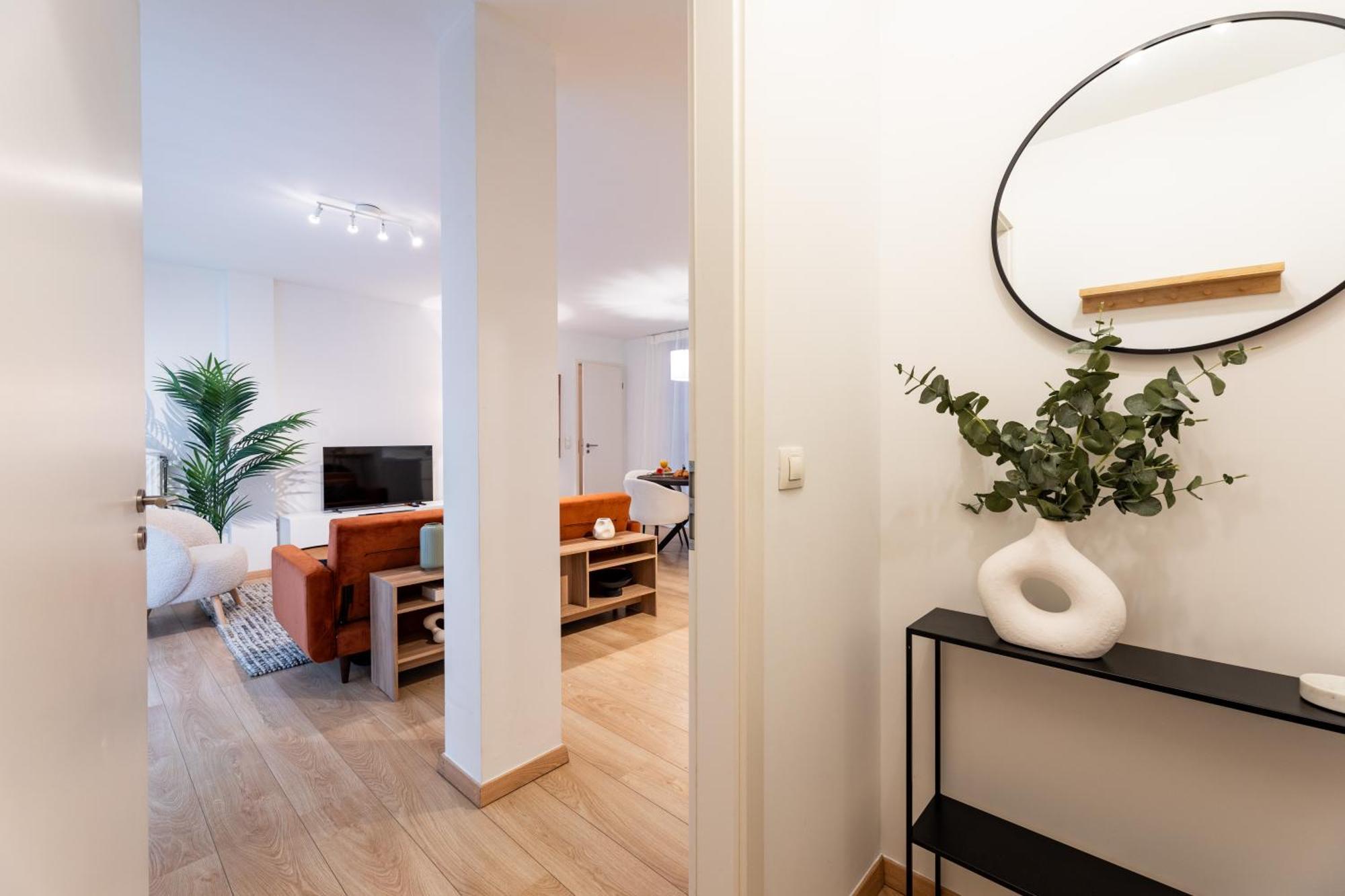 Apartment Contemporary Comfort In The Heart Of The