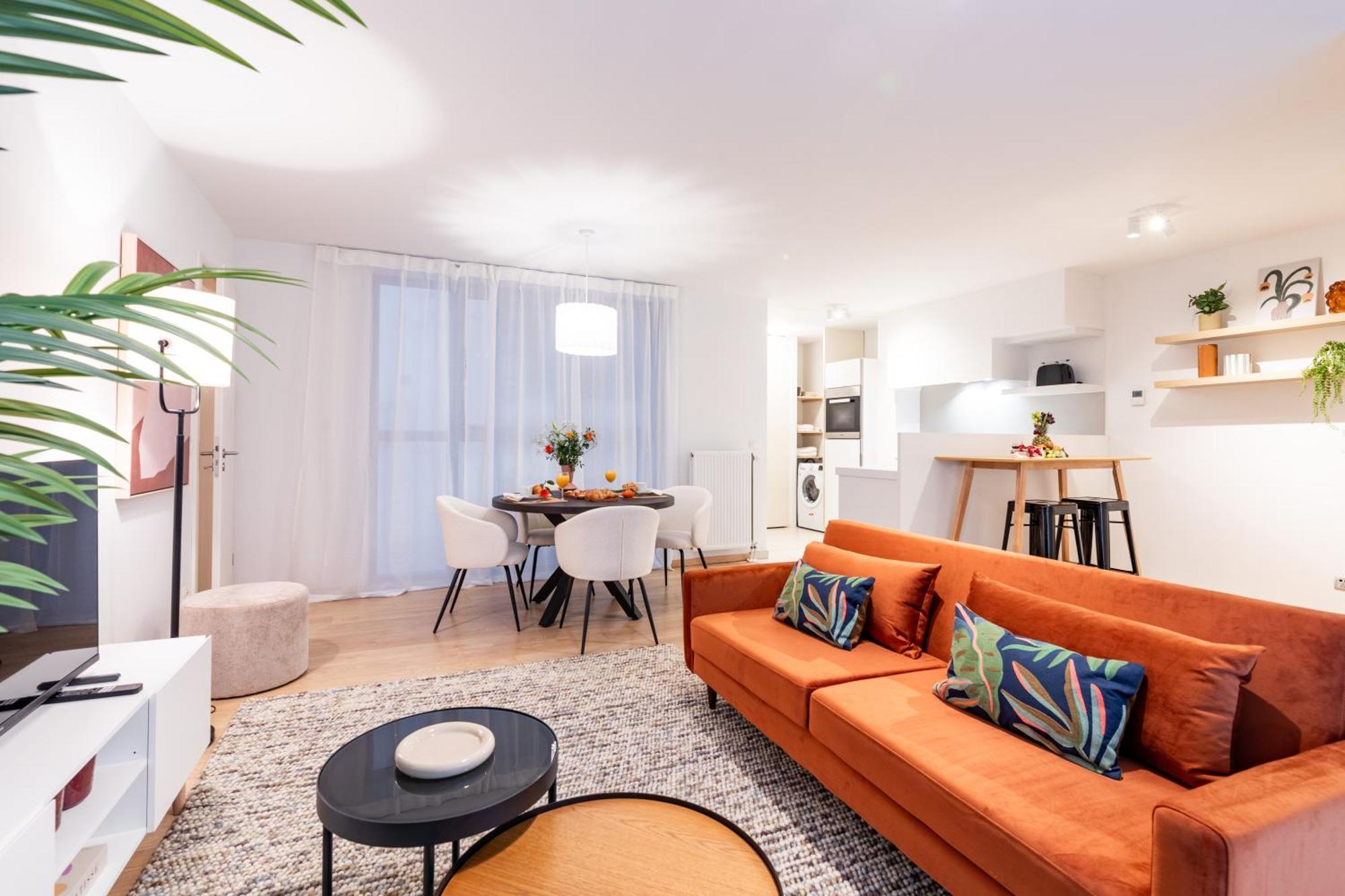 Contemporary Comfort In The Heart Of The Apartment