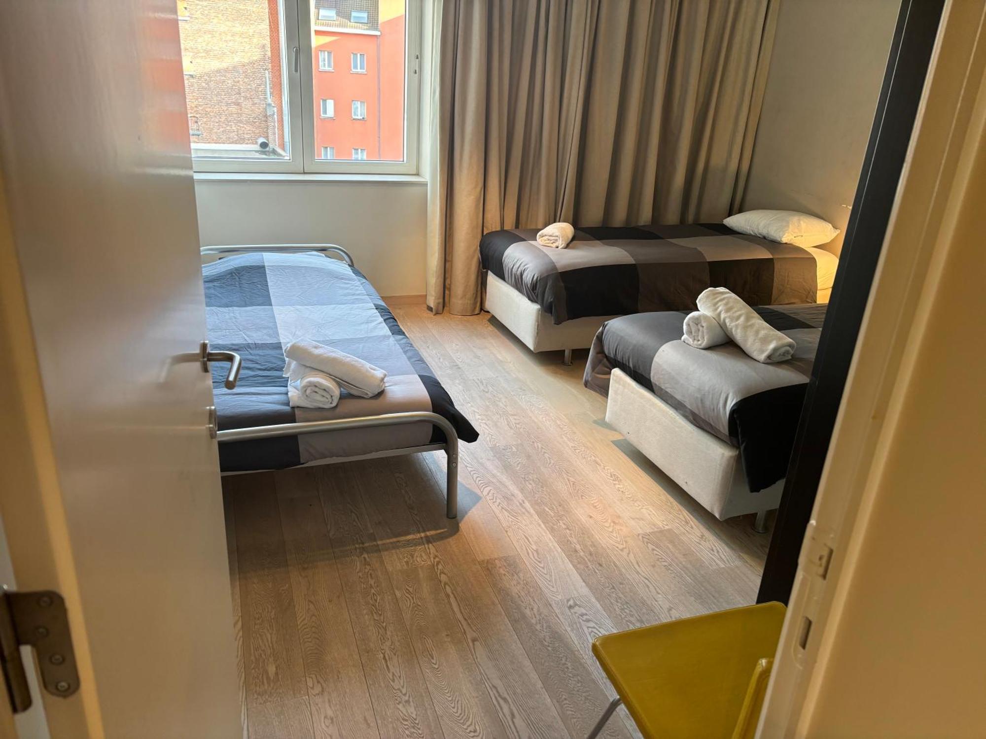 Comfortable Two Bedroom In Center Apartment *