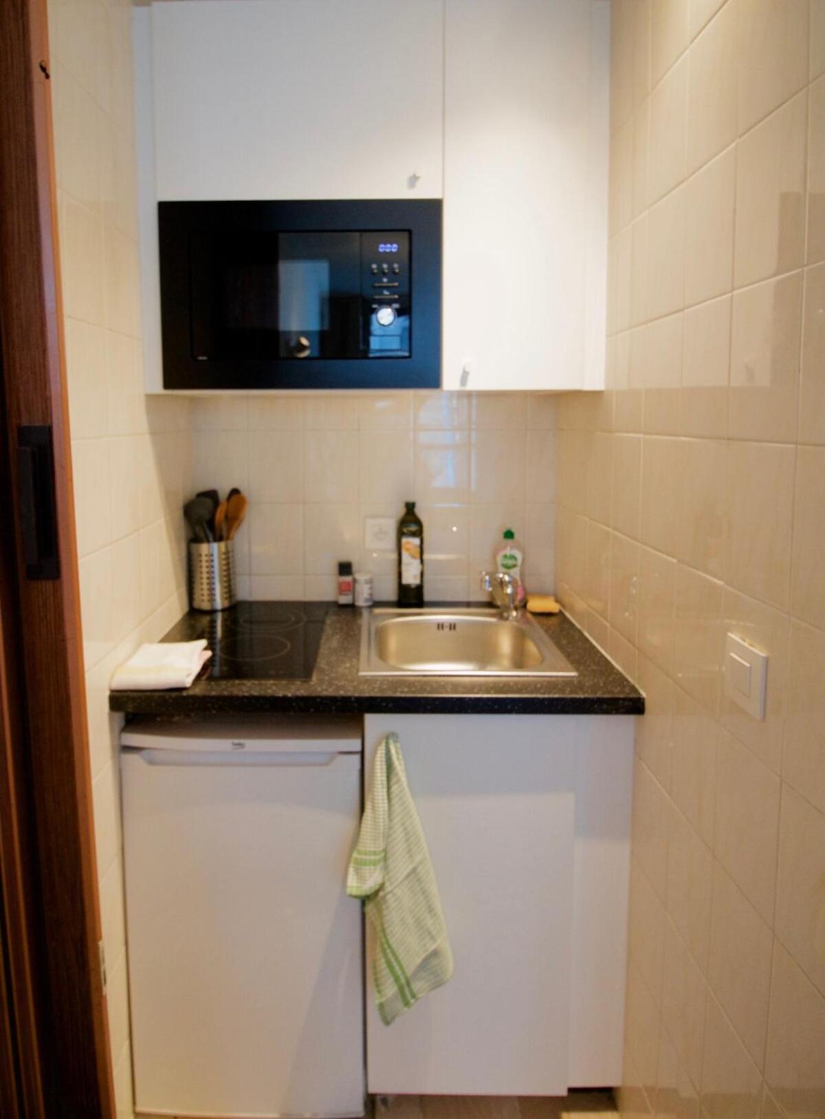 Beautiful And Bright Avlouise Apartment