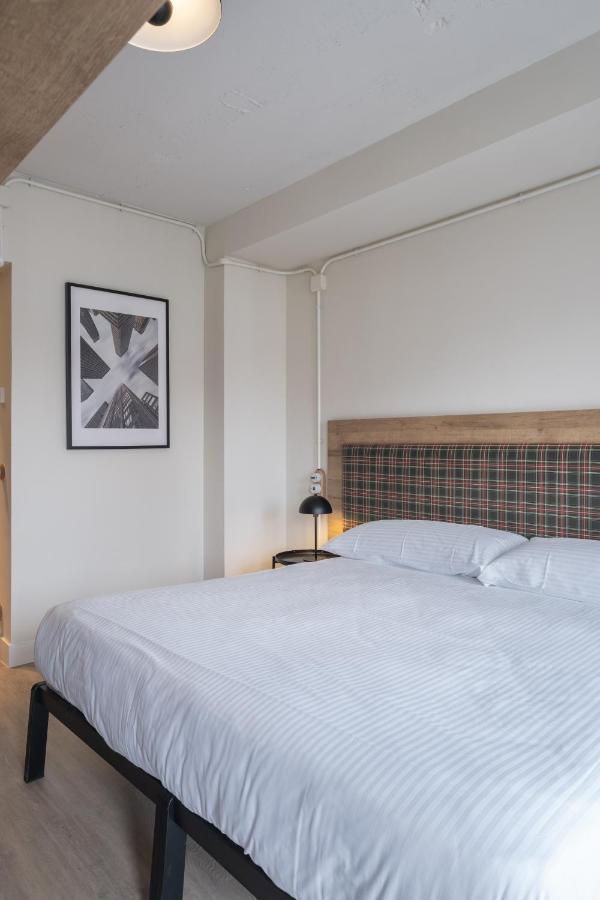 Catalonia Grand Place Hotel