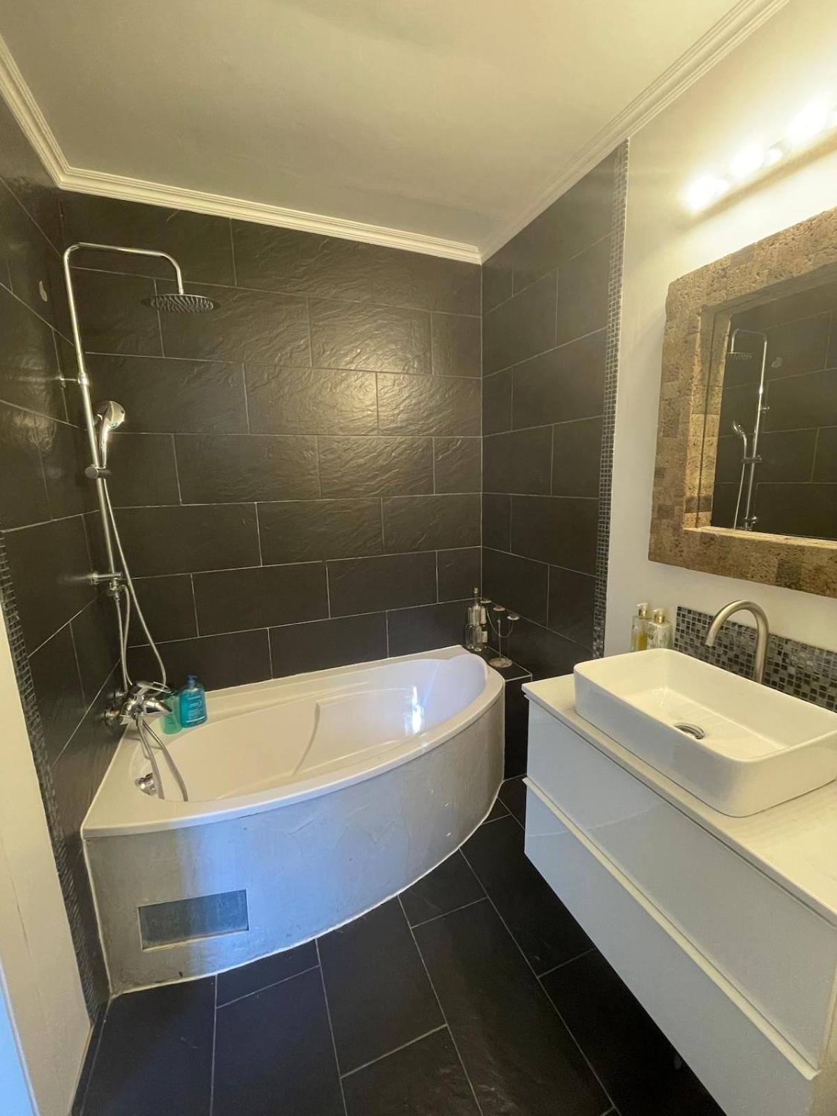 Le Flagey Place Apartment