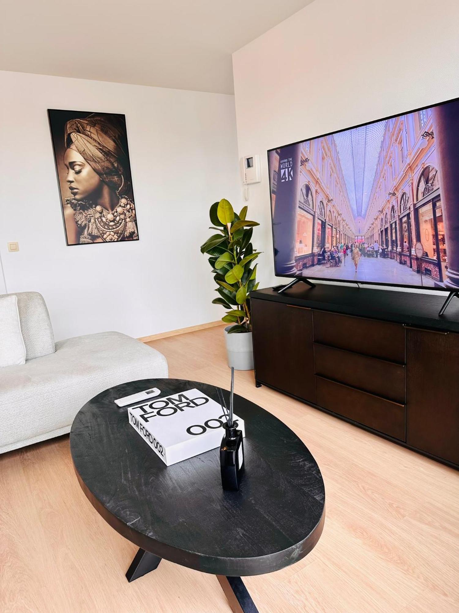 Grand Place View - 2bd - Exclusive