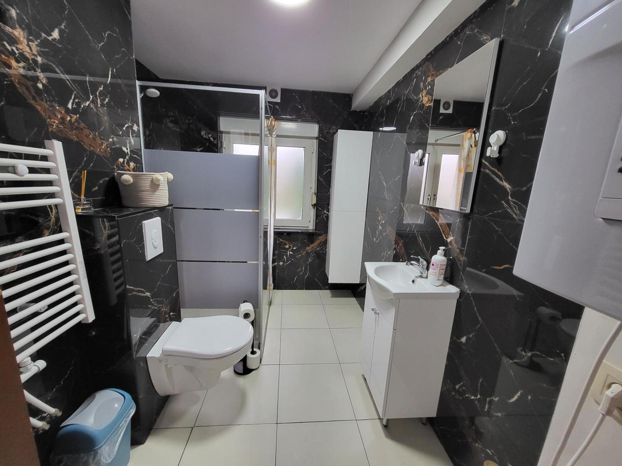 Charles House Guest house *