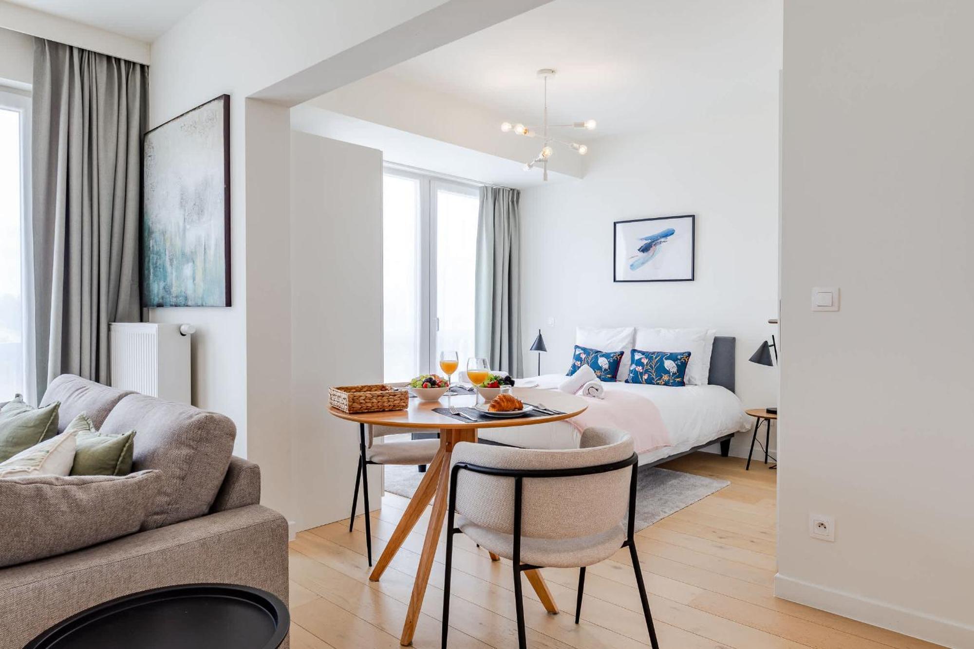 Appartement Large In A Serviced Building