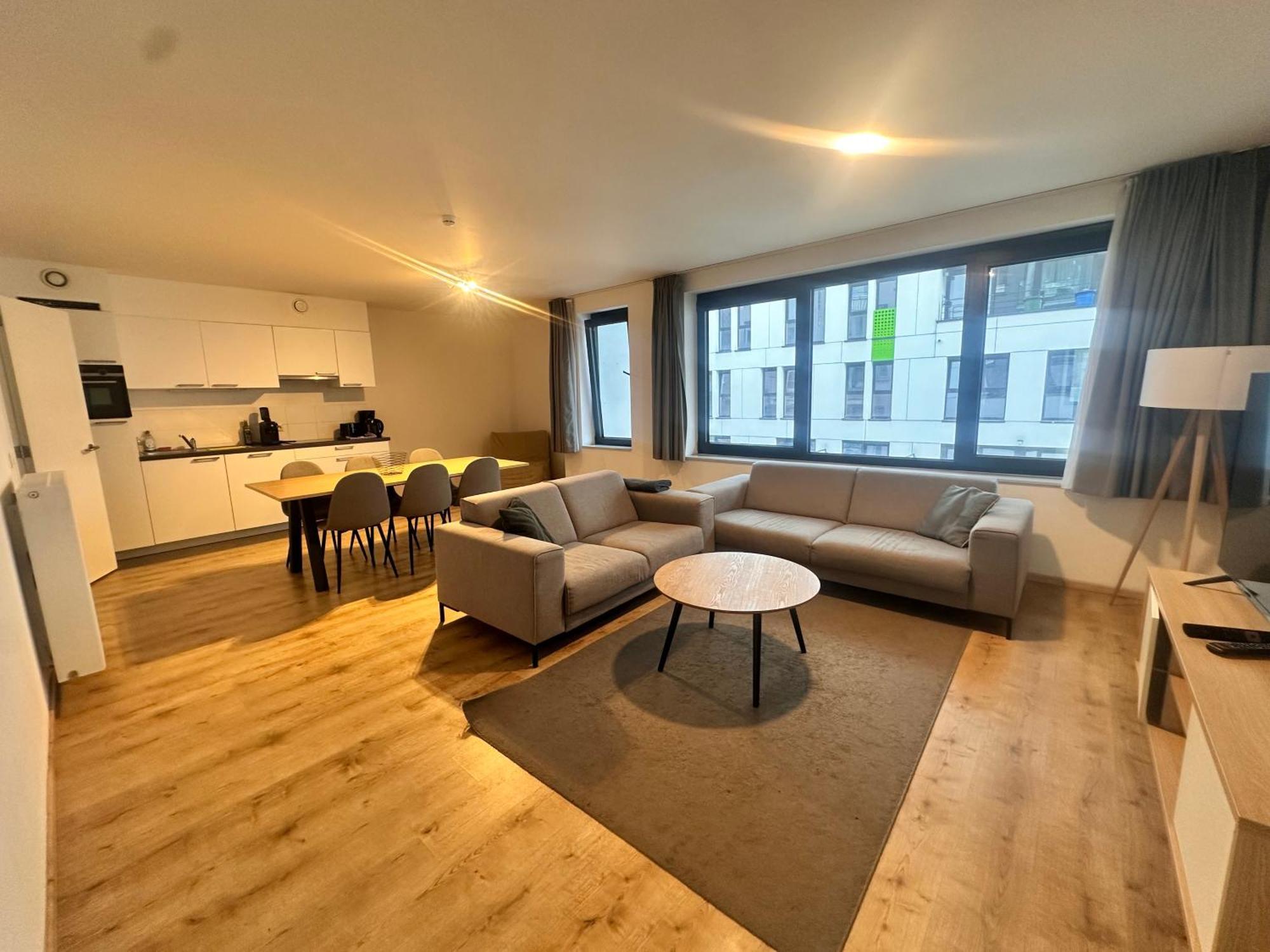 Modern 2 Bedroom For 6 - Center Apartment