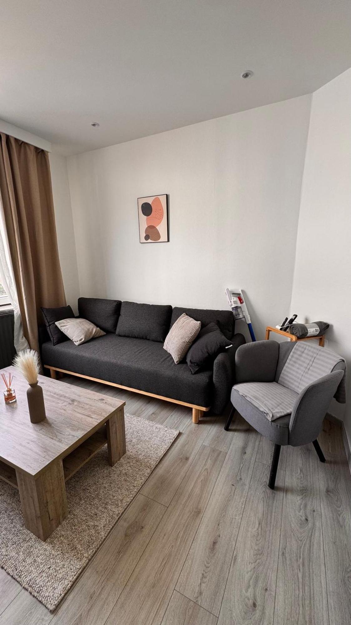 T2 Neuf Quartier Calme Et Transport Devant *