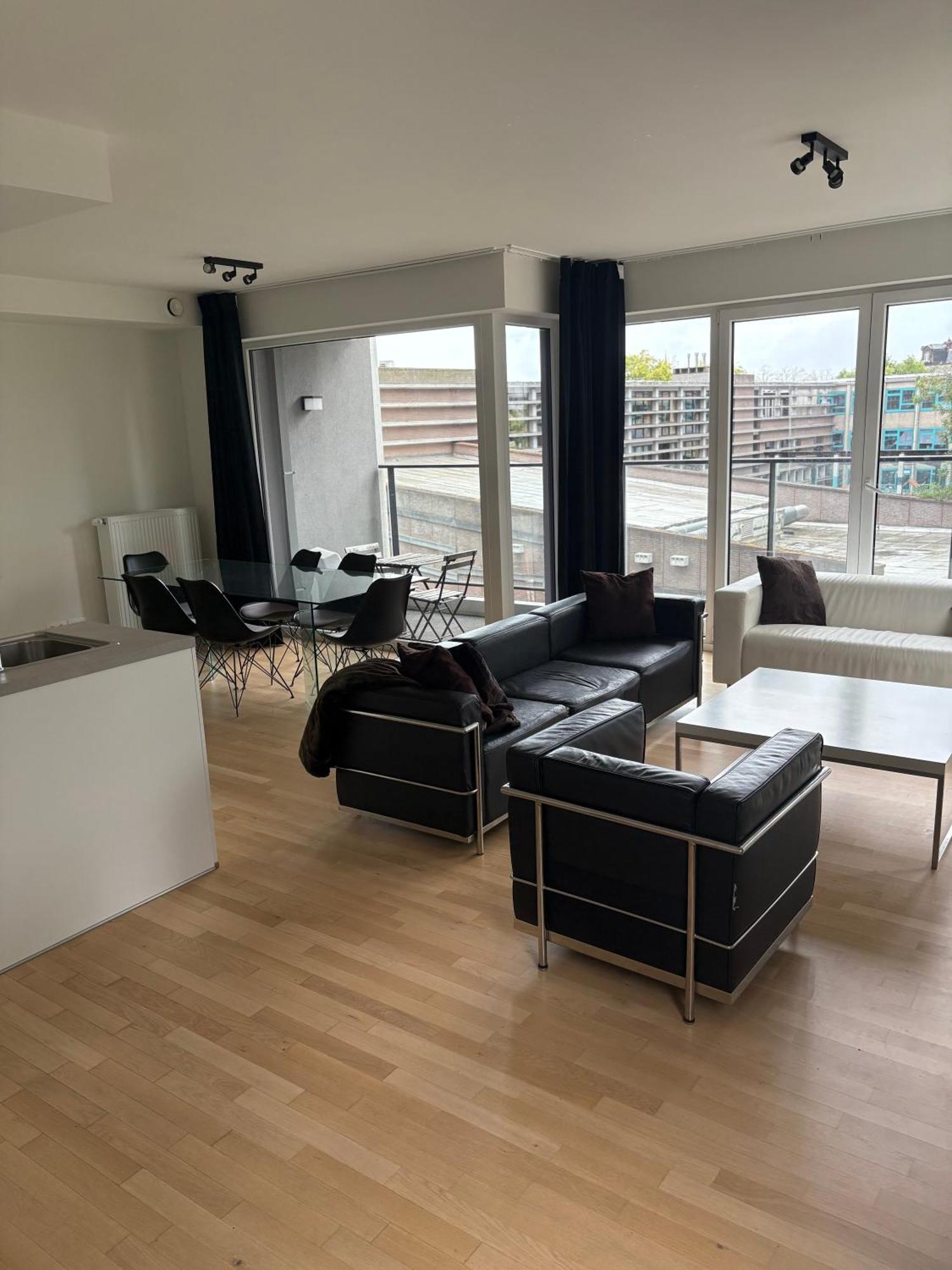 Modern Close To Everything Apartment