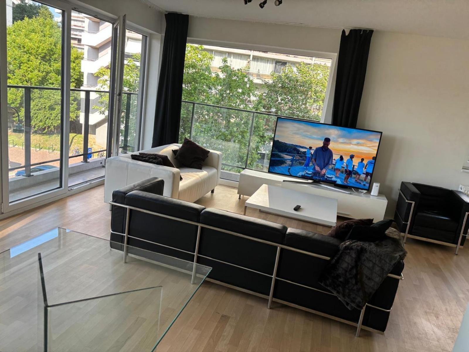 Modern Close To Everything Apartment