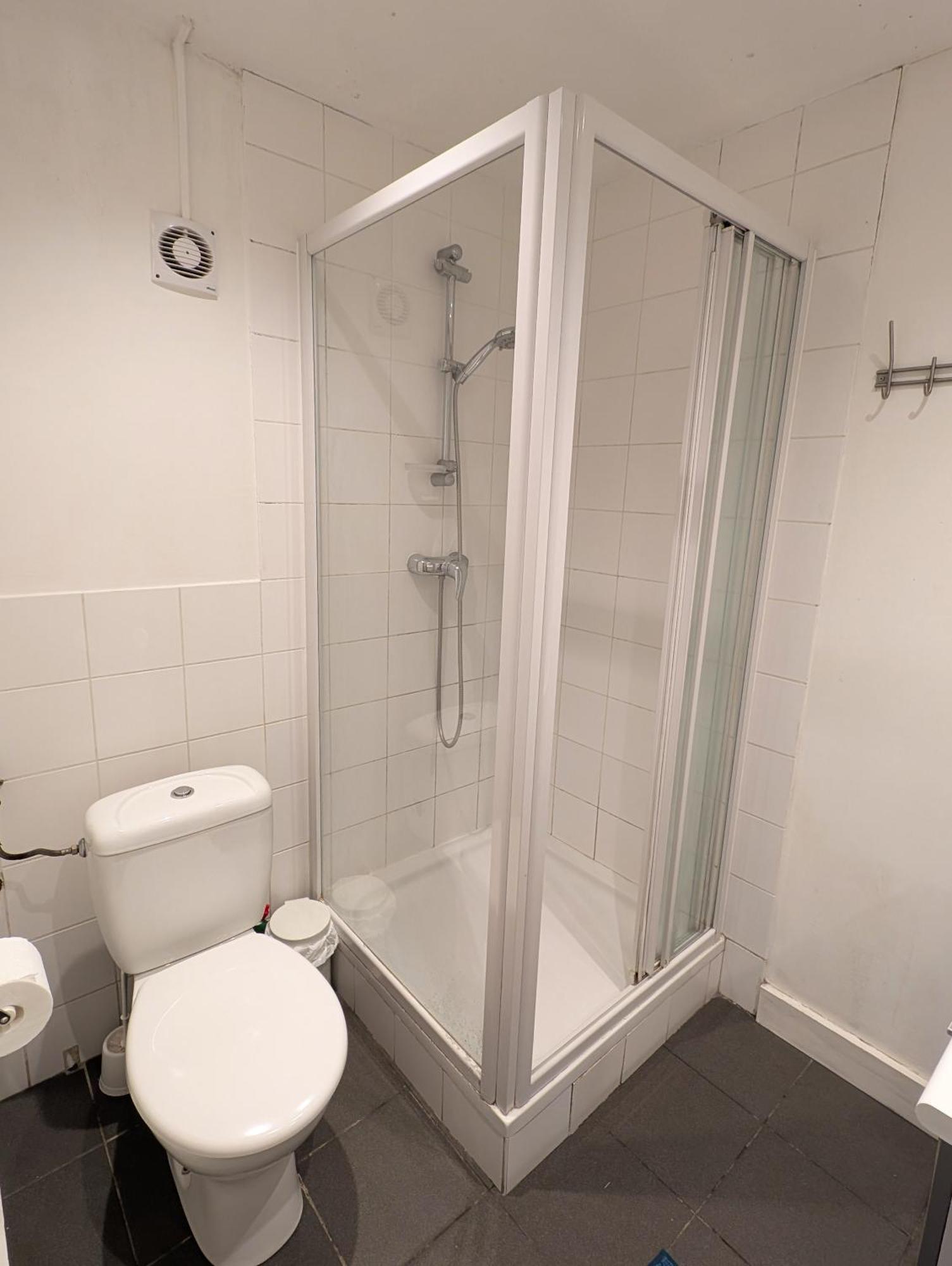 And Convenient Near Supermarkets And Public Transports Apartment Brussels