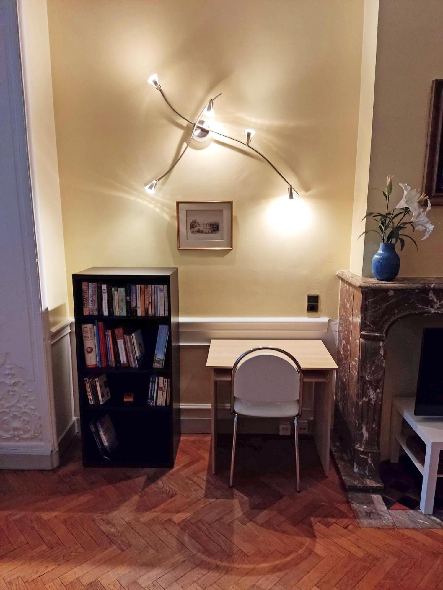 Bright 1br With Terrace Near Montgomery *