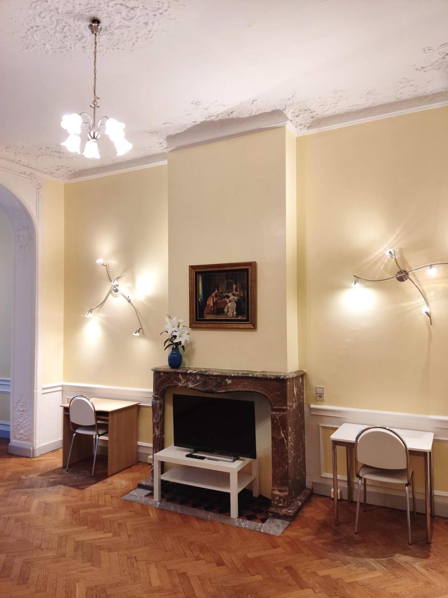 Bright 1br With Terrace Near Montgomery