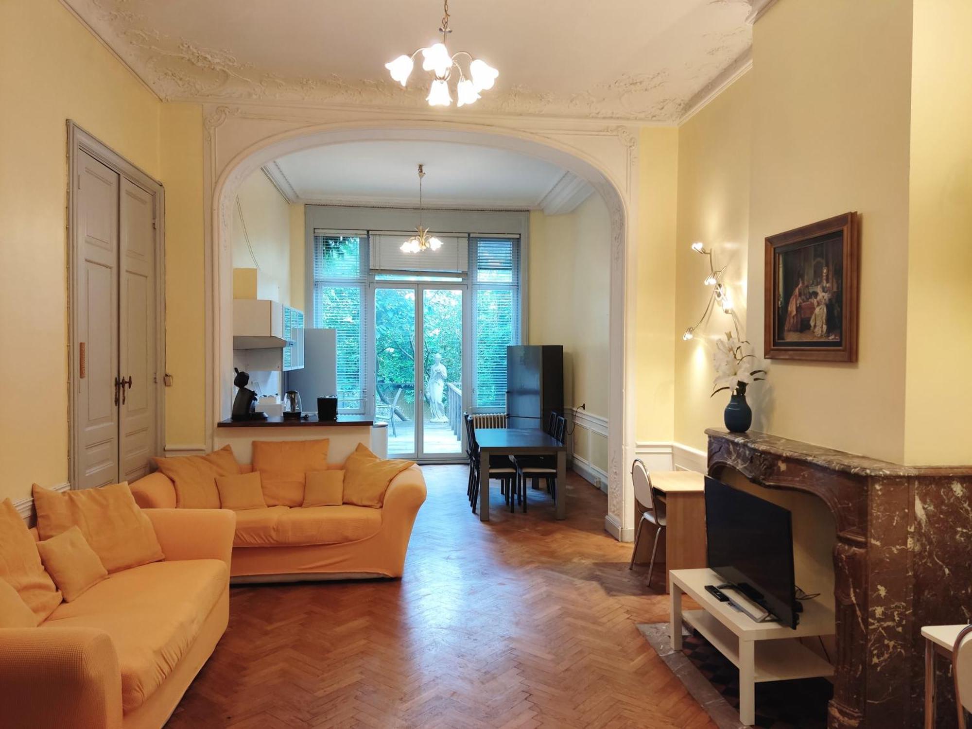 Bright 1br With Terrace Near Montgomery *