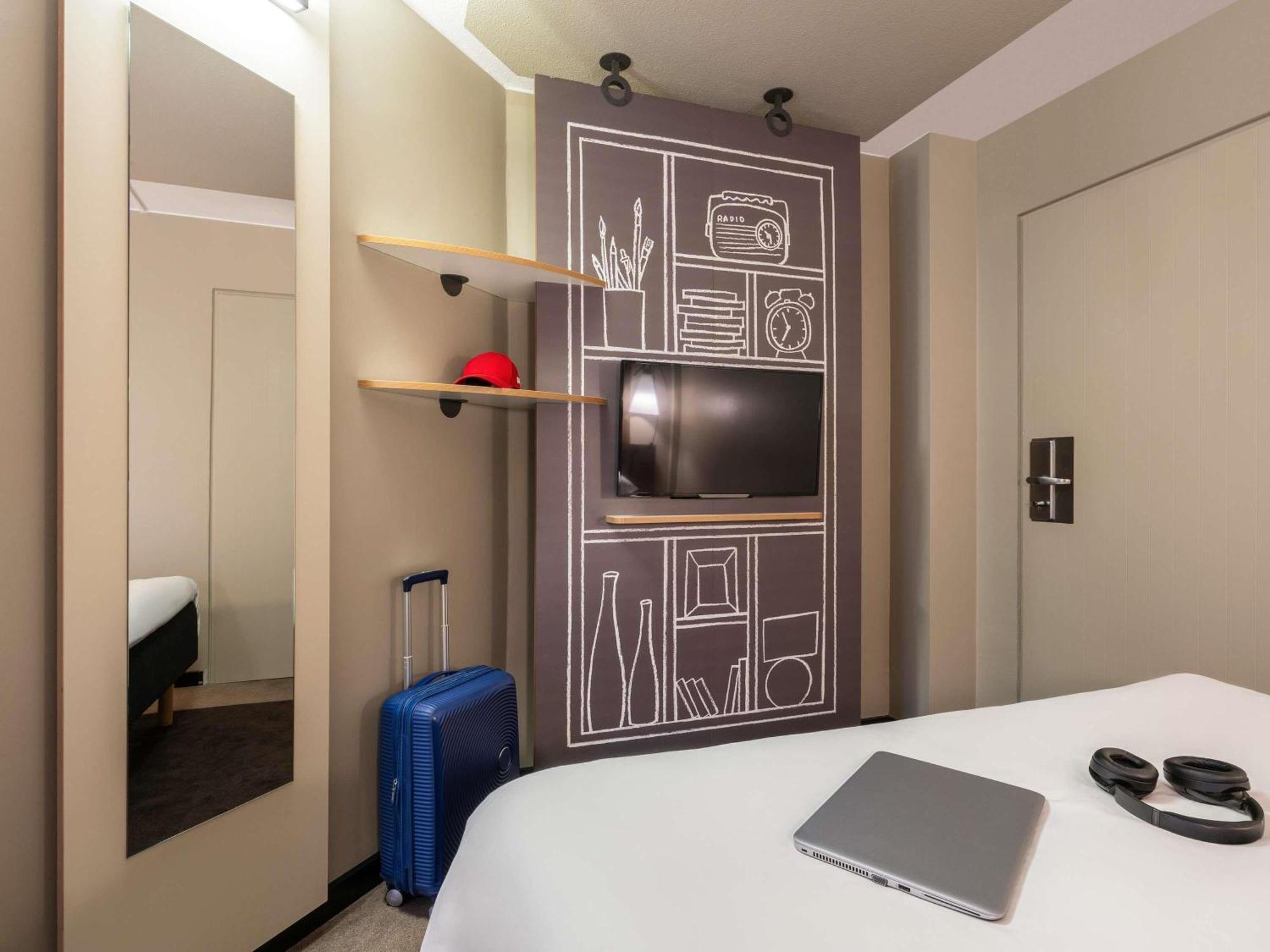 Ibis Centre Hotel 3*