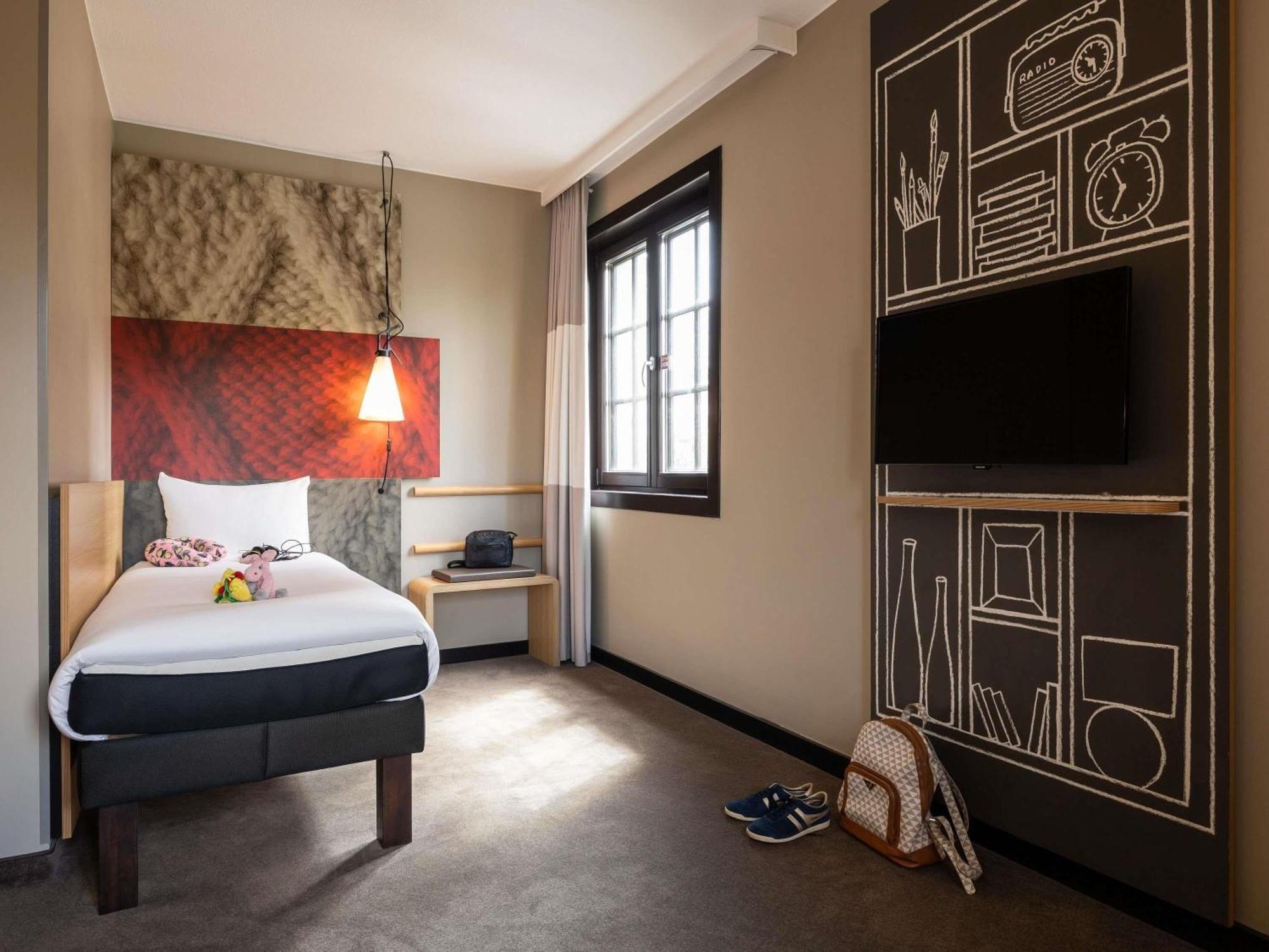 Hotel Ibis Off Grand'place 3*