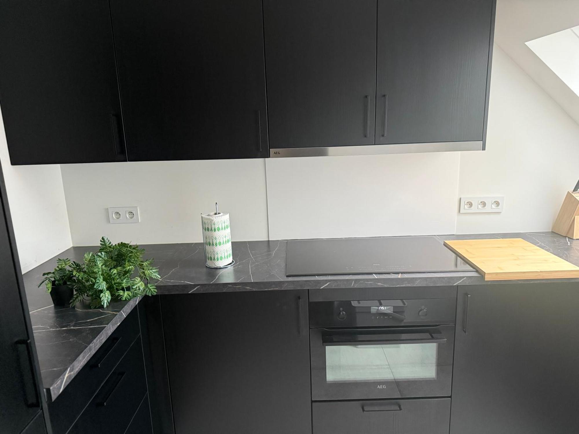 The Experience - 2 Bedroom Bright, Spacious & Apartment