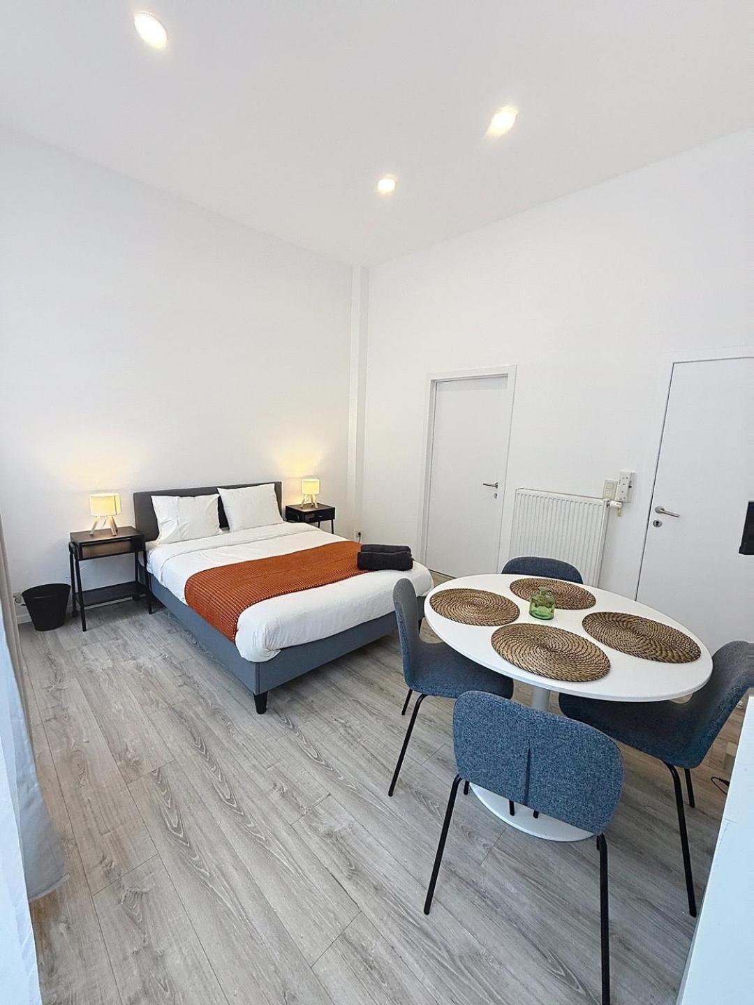 Fernand Cocq Apartment *