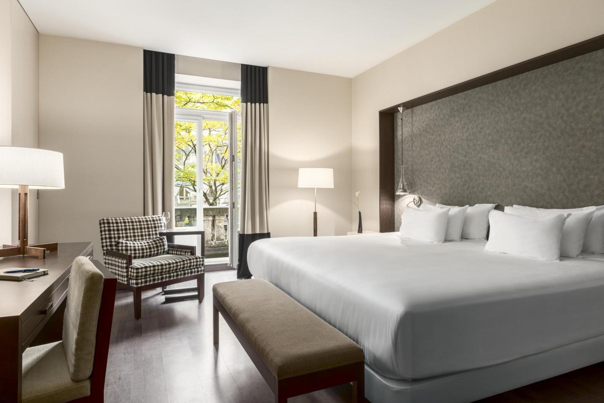 Nh Collection Centre Hotel 4*