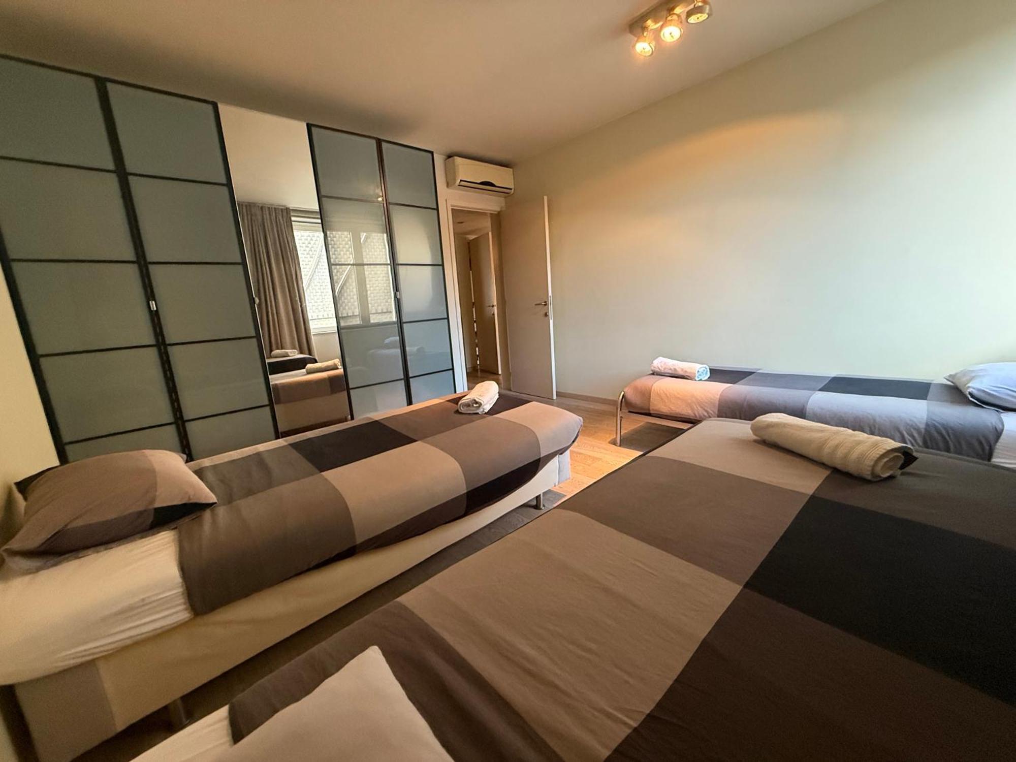 Golden Pearl In Centre Of Apartment