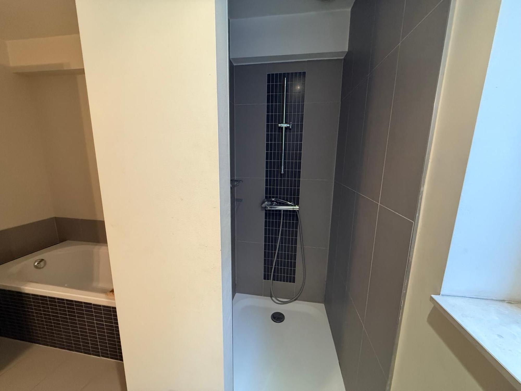 Golden Pearl In Centre Of Apartment *