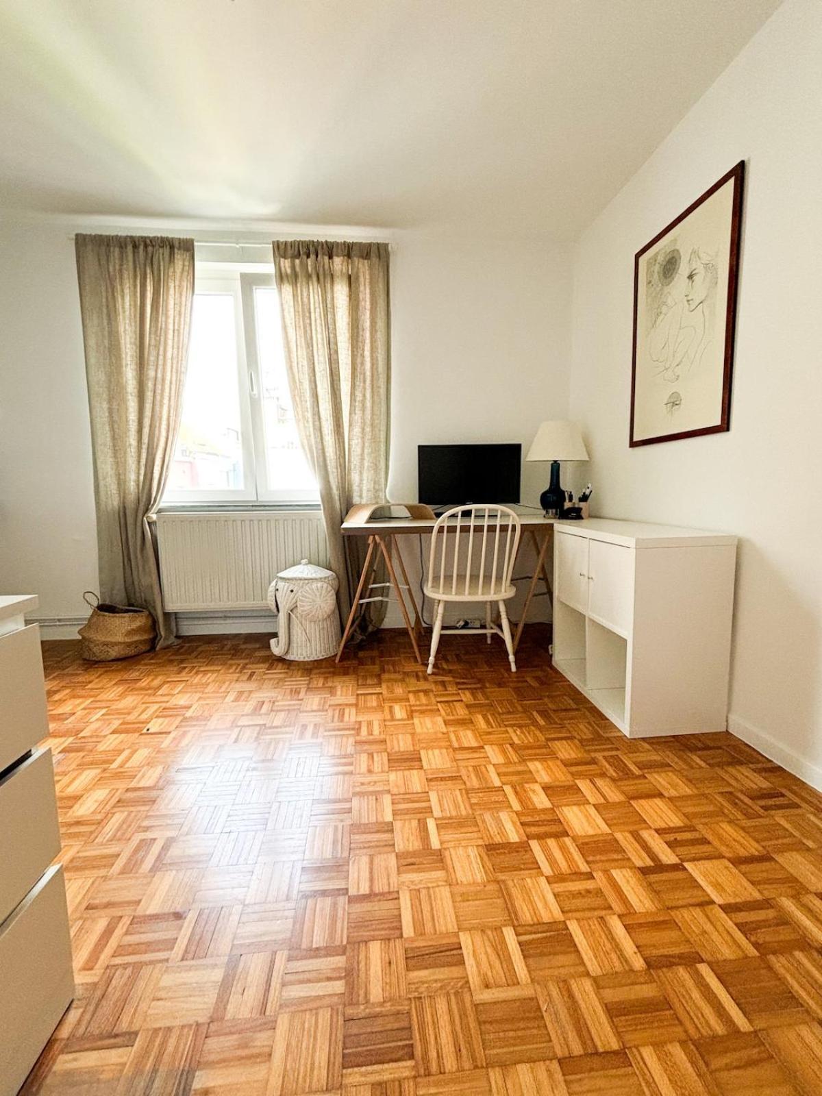 Cosy In Near Chatelain Apartment *