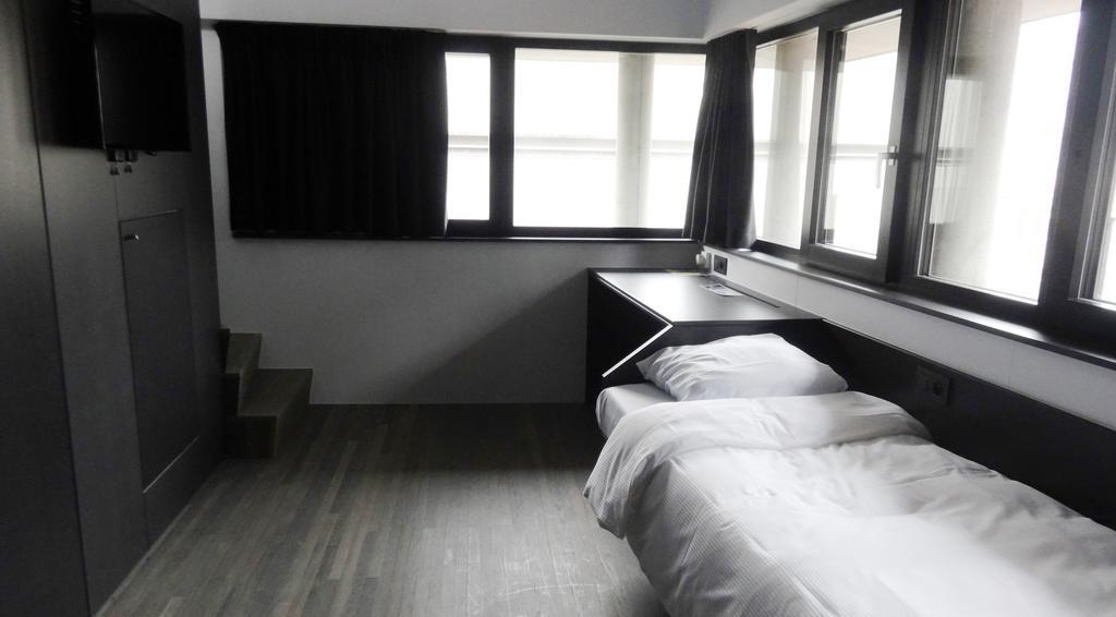 Hostel Sleep Well Youth *