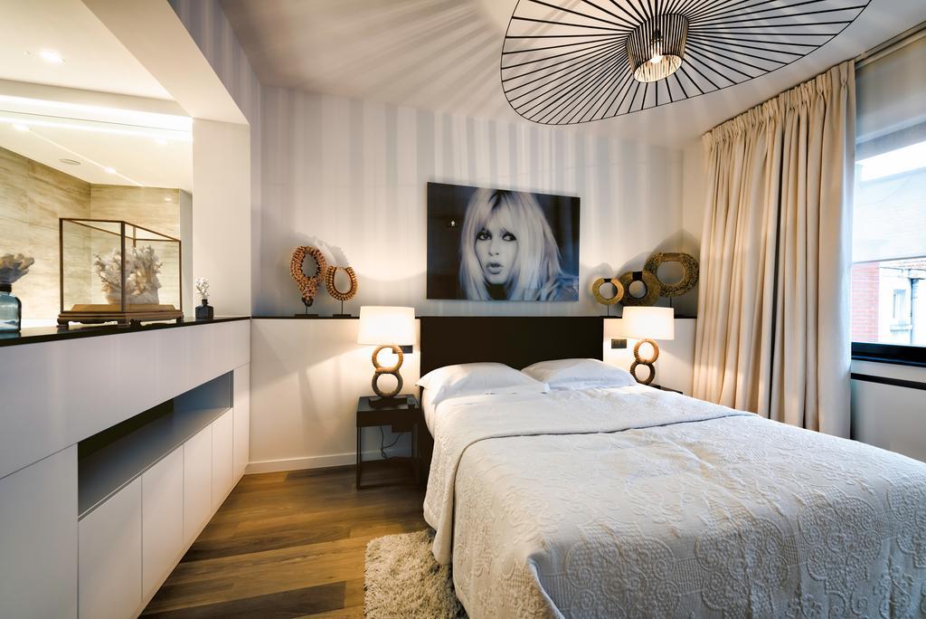 Charles Home - Grand Place Aparthotel