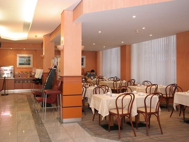 Aris Grand Place Hotel 3*