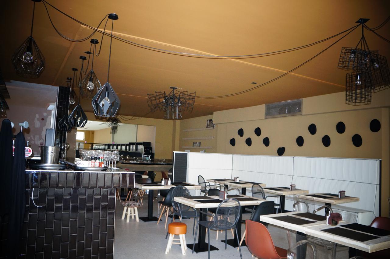 Hostel Es Midi