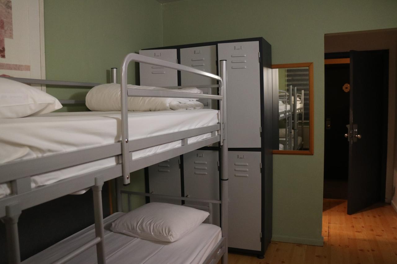 Hostel Es Midi *