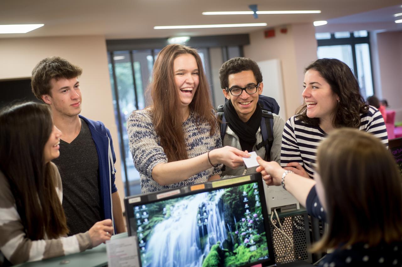 Hostel Hi Brussels Jacques Brel Hostel Brussels