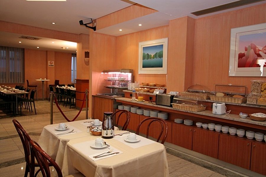 Hotel Aris Grand Place 3*