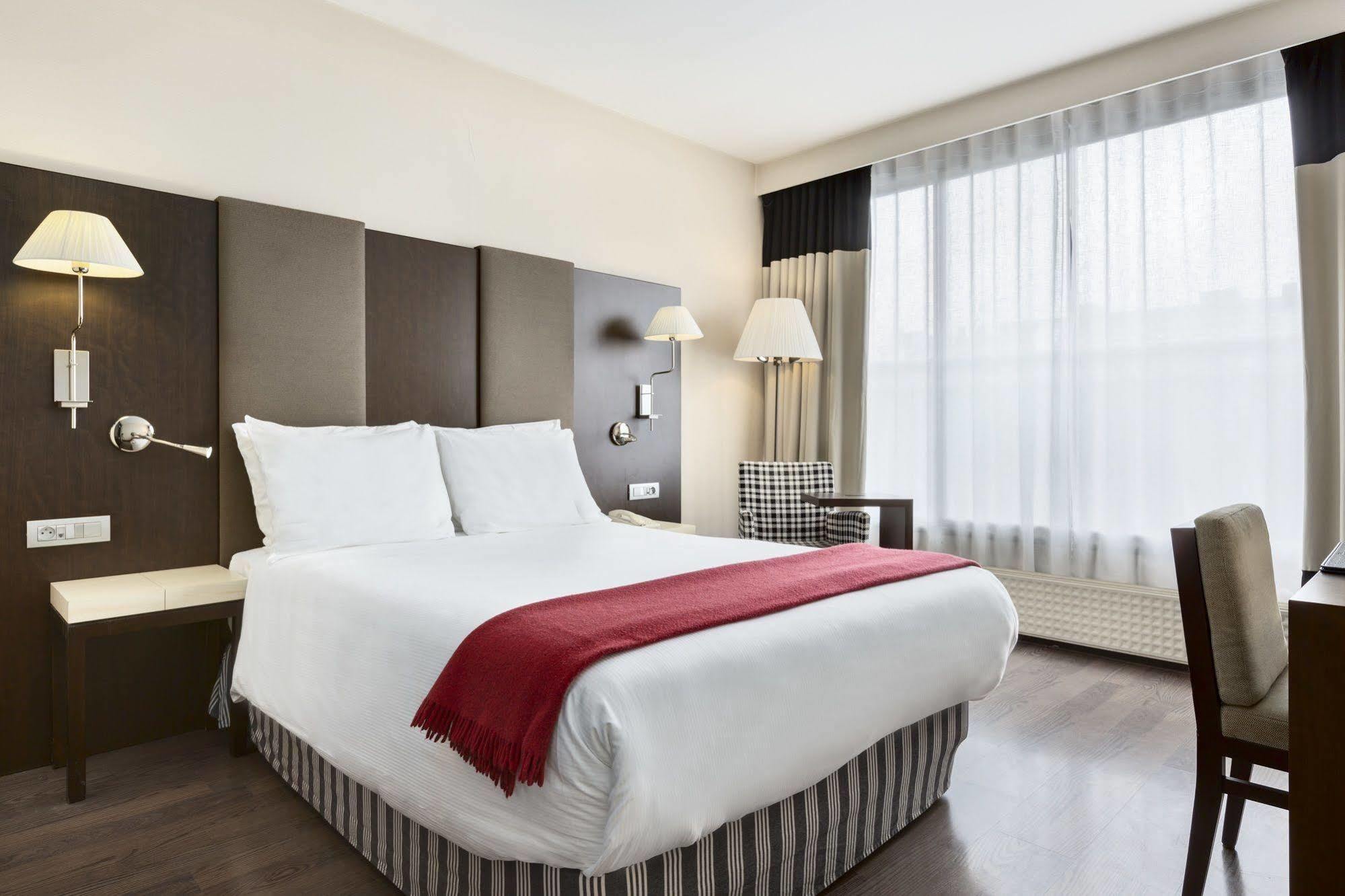 Nh Grand Place Arenberg Hotel 4*