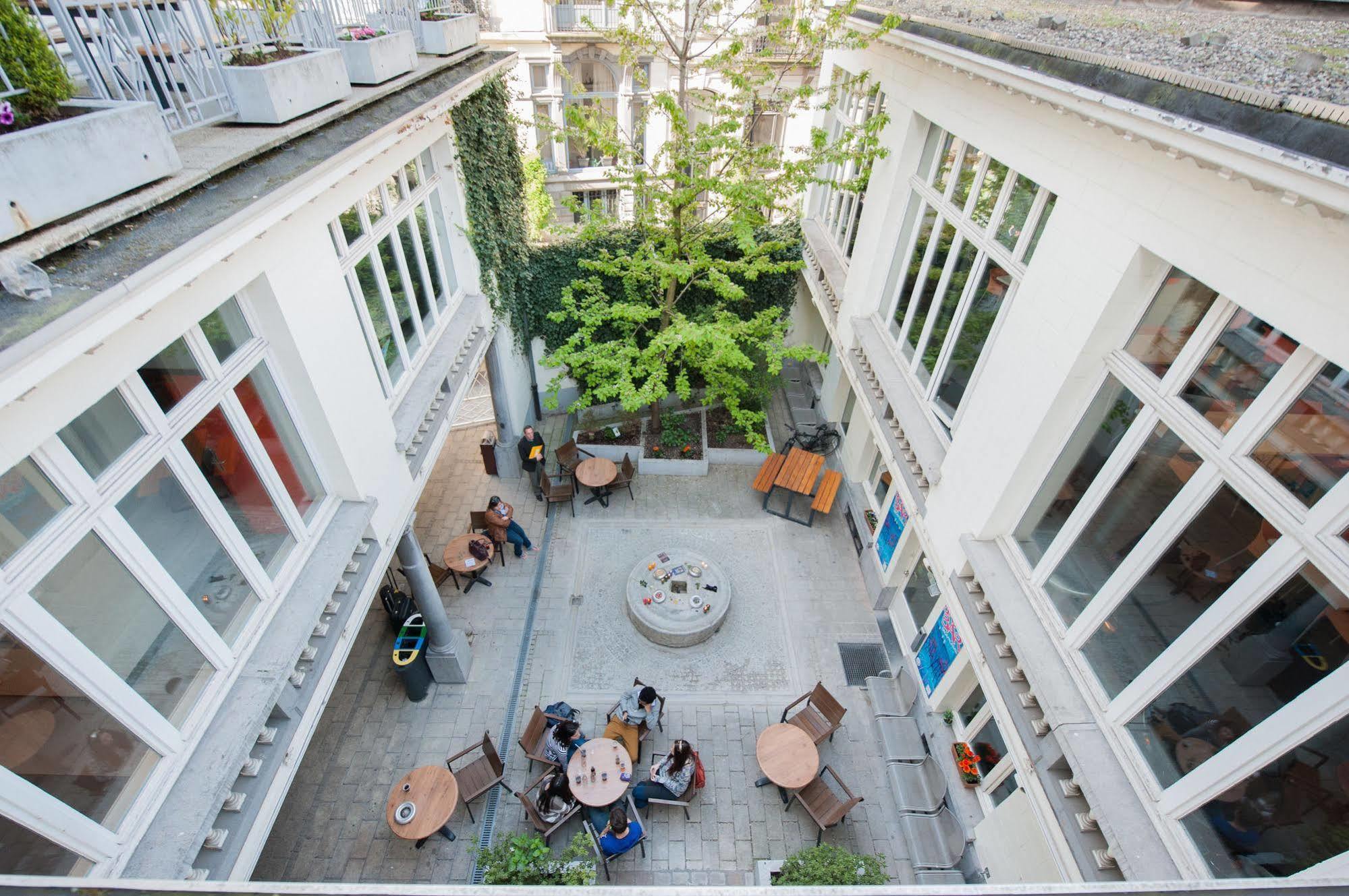 Hi Jacques Brel Hostel