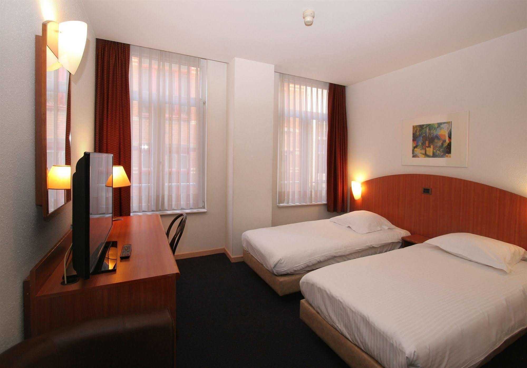 Aris Grand Place Hotel 3*