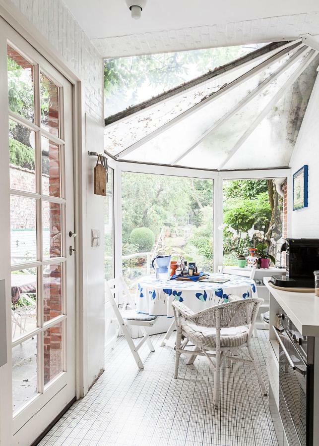 Guest house With Beautiful Garden