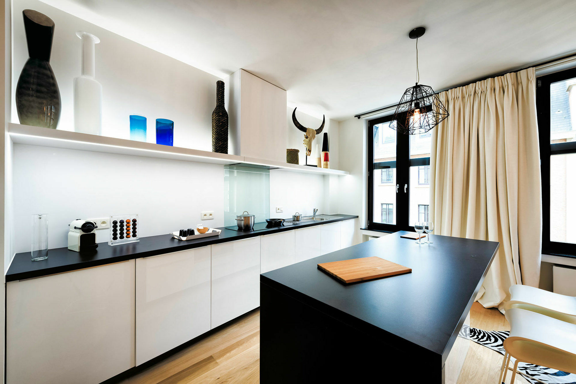 Charles Home - Grand Place Aparthotel