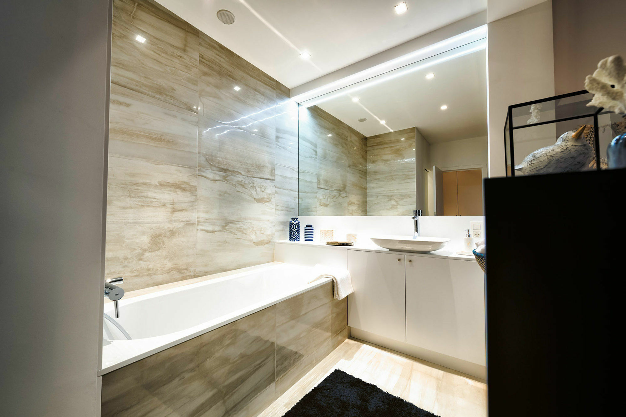 Aparthotel Charles Home - Grand Place Aparthotel 4*