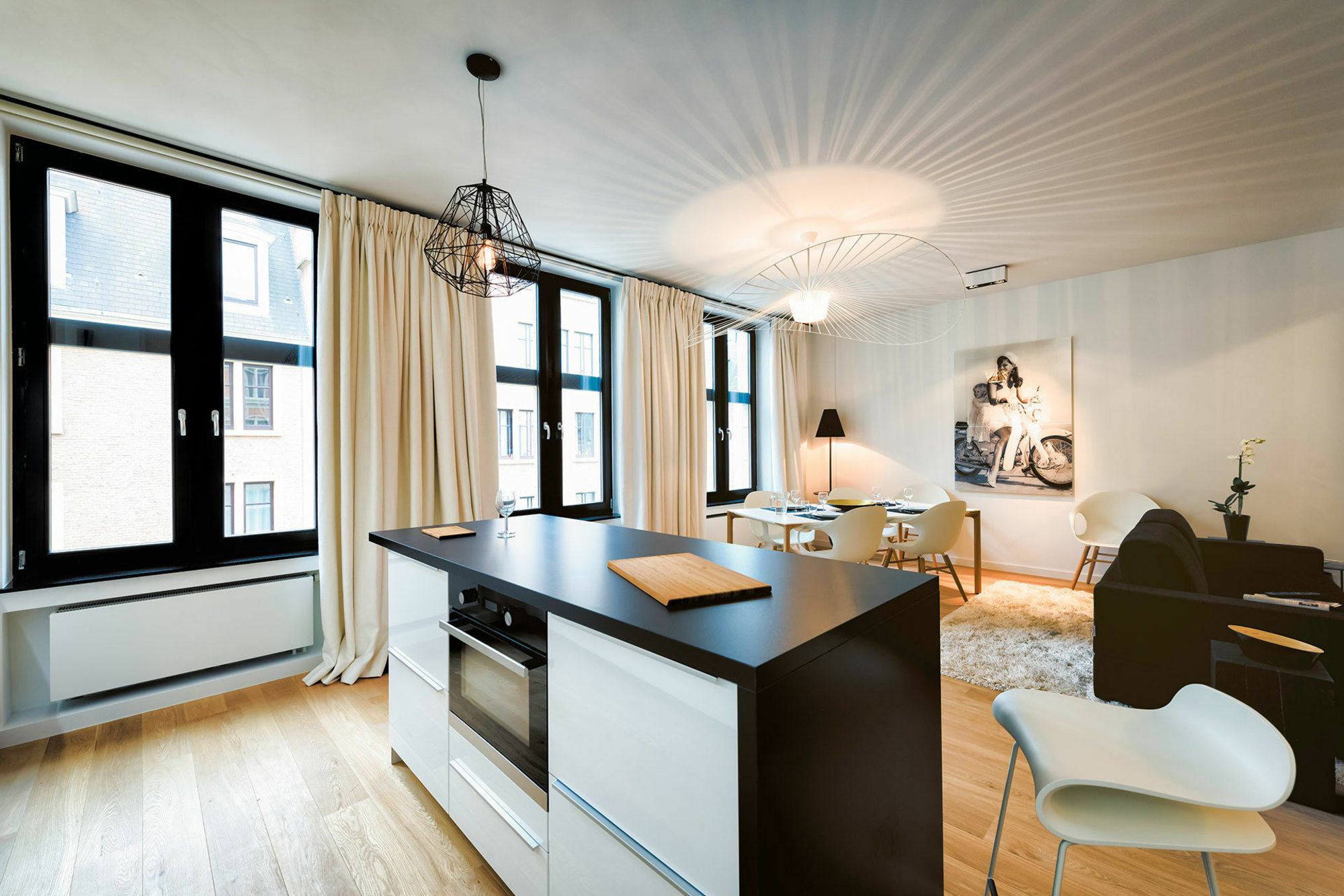 Charles Home - Grand Place Aparthotel 4*