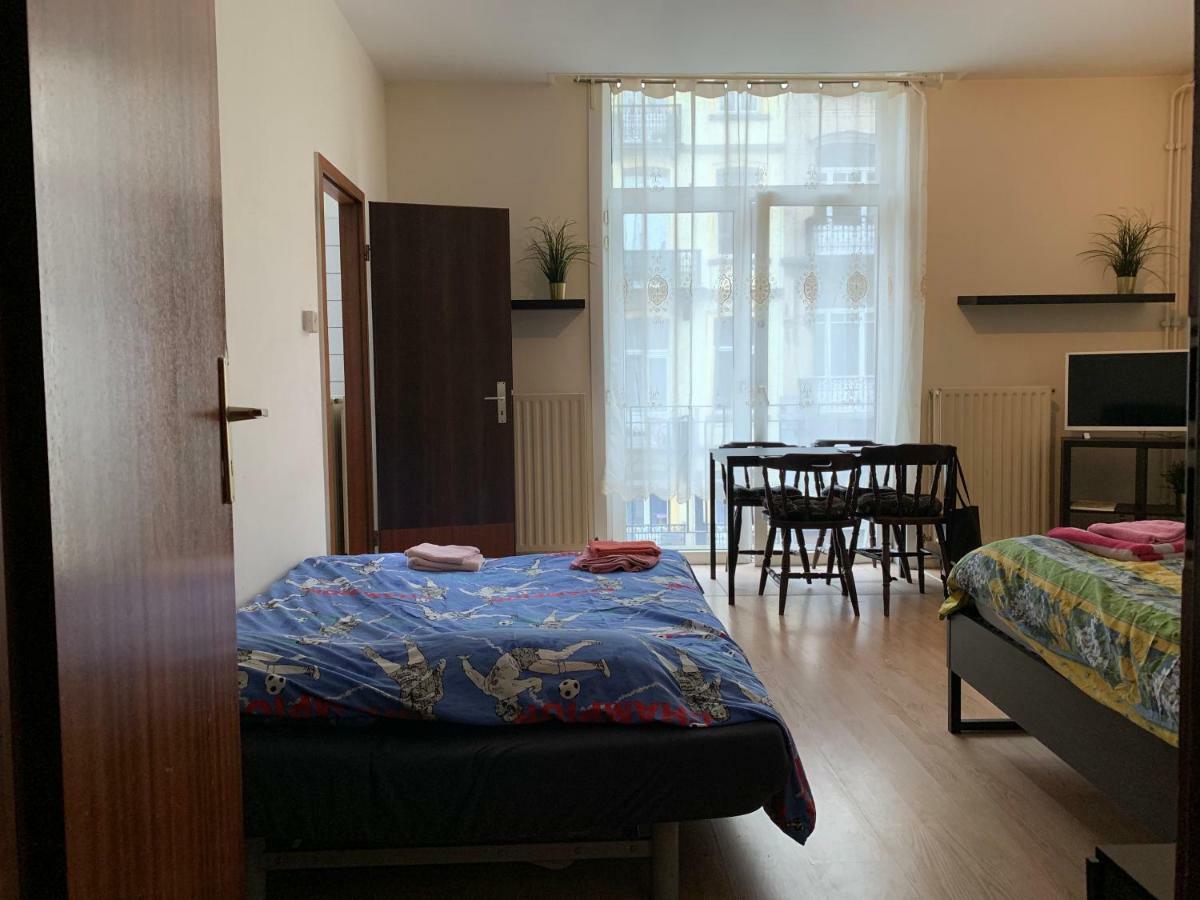 Corner Apartment *