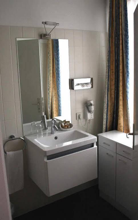 Wellington 3* Brussels